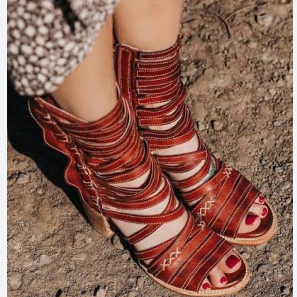 FREEBIRD Makayla in the color Rust size 7  Strappy Gladiator